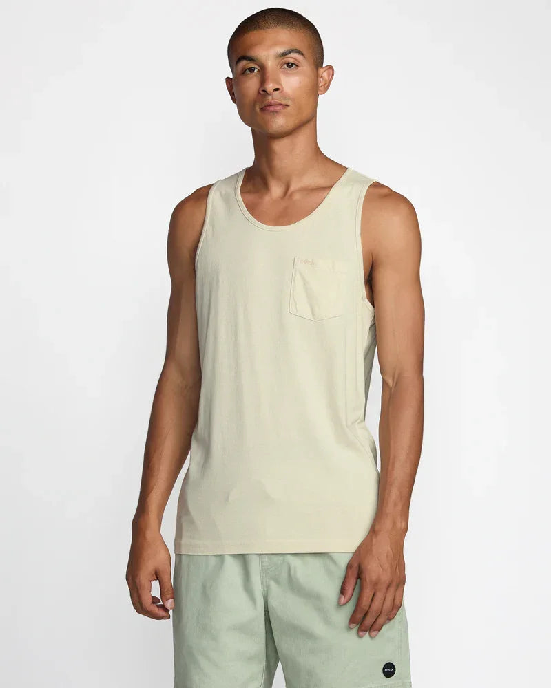Men's light green tank top with chest pocket, ideal for coastal adventures and outdoor lifestyle