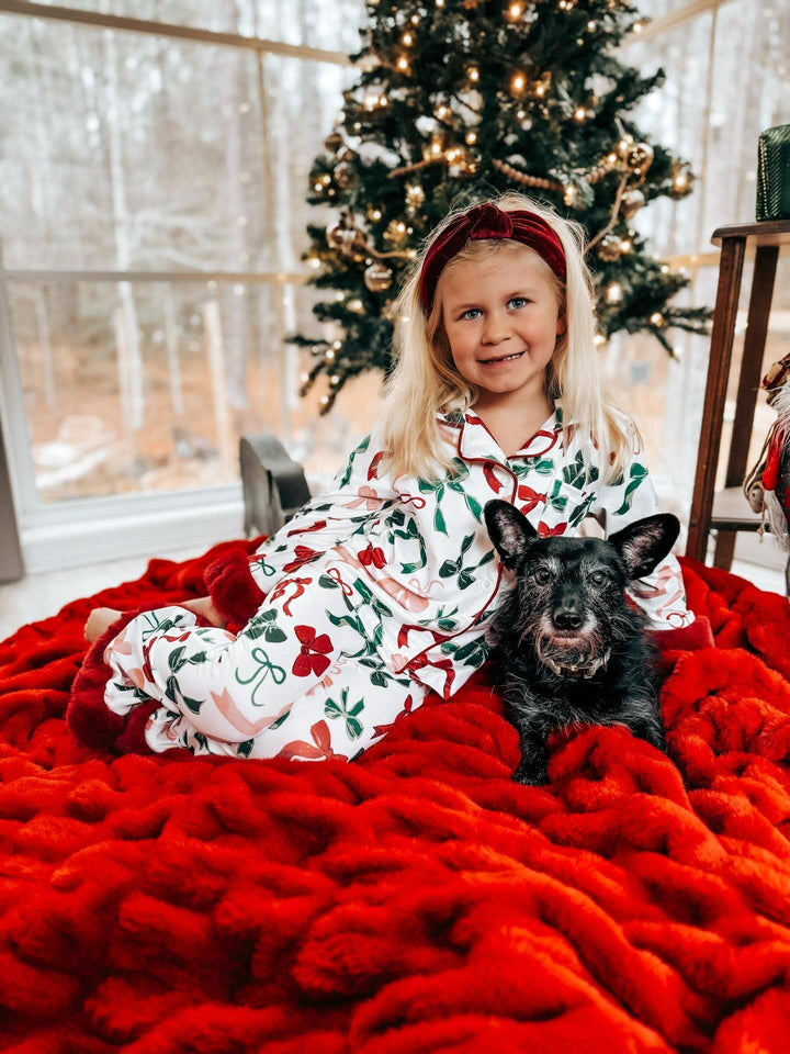 Holiday Bow Print Christmas Pajama Set – Girls Cozy Red Trim Sleepwear