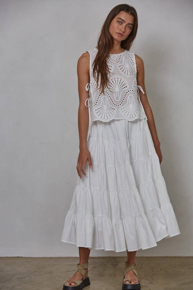 L8290 | Woven Cotton Eyelet Round Neck Sleeveless Top