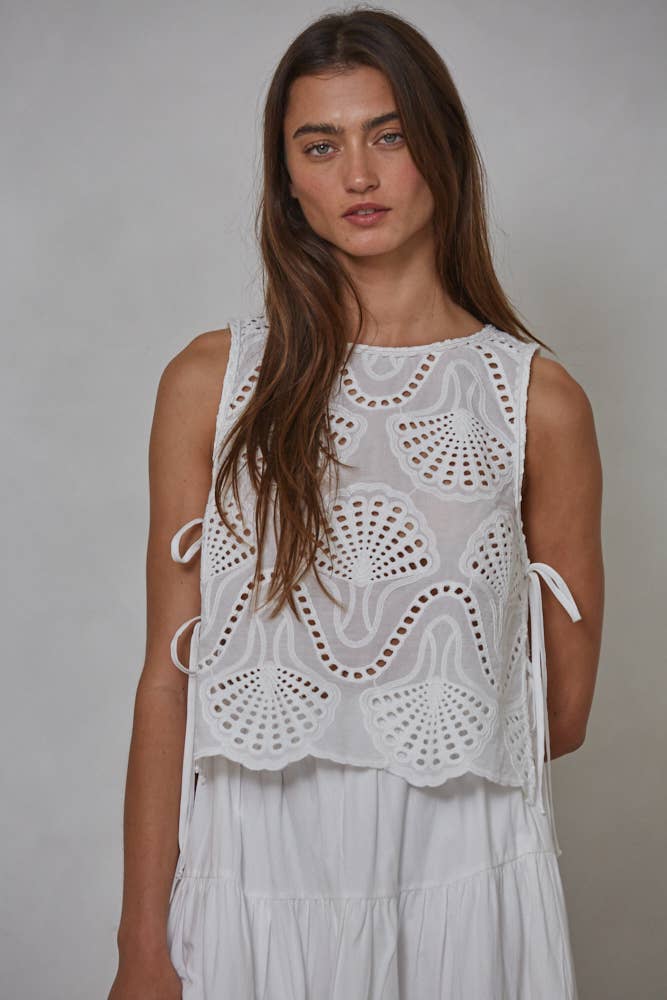 L8290 | Woven Cotton Eyelet Round Neck Sleeveless Top