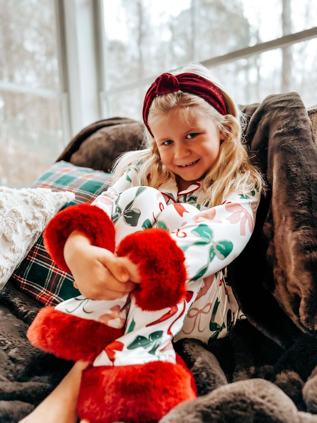 Holiday Bow Print Christmas Pajama Set – Girls Cozy Red Trim Sleepwear