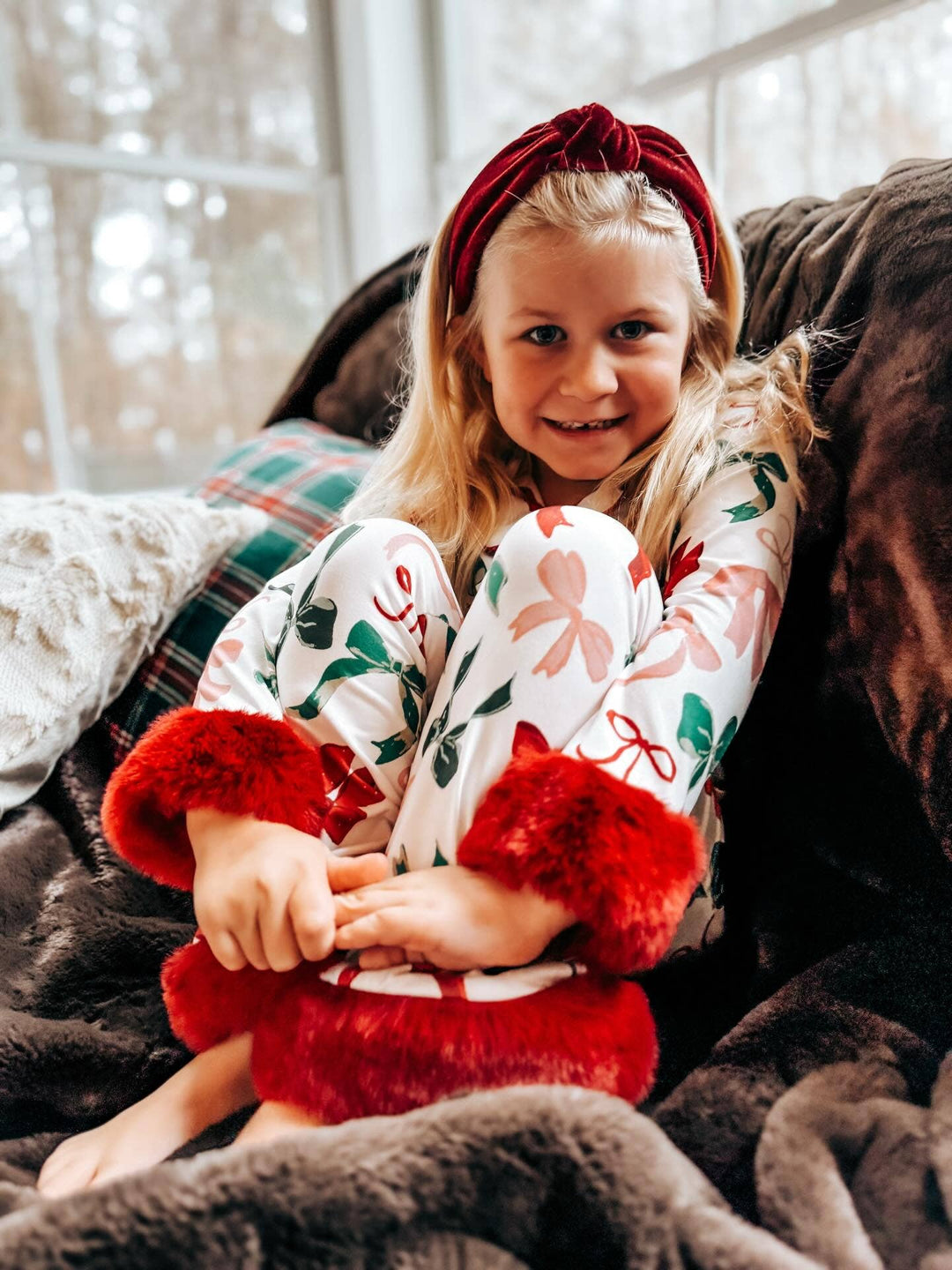 Holiday Bow Print Christmas Pajama Set – Girls Cozy Red Trim Sleepwear