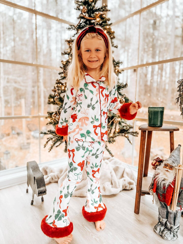 Holiday Bow Print Christmas Pajama Set – Girls Cozy Red Trim Sleepwear