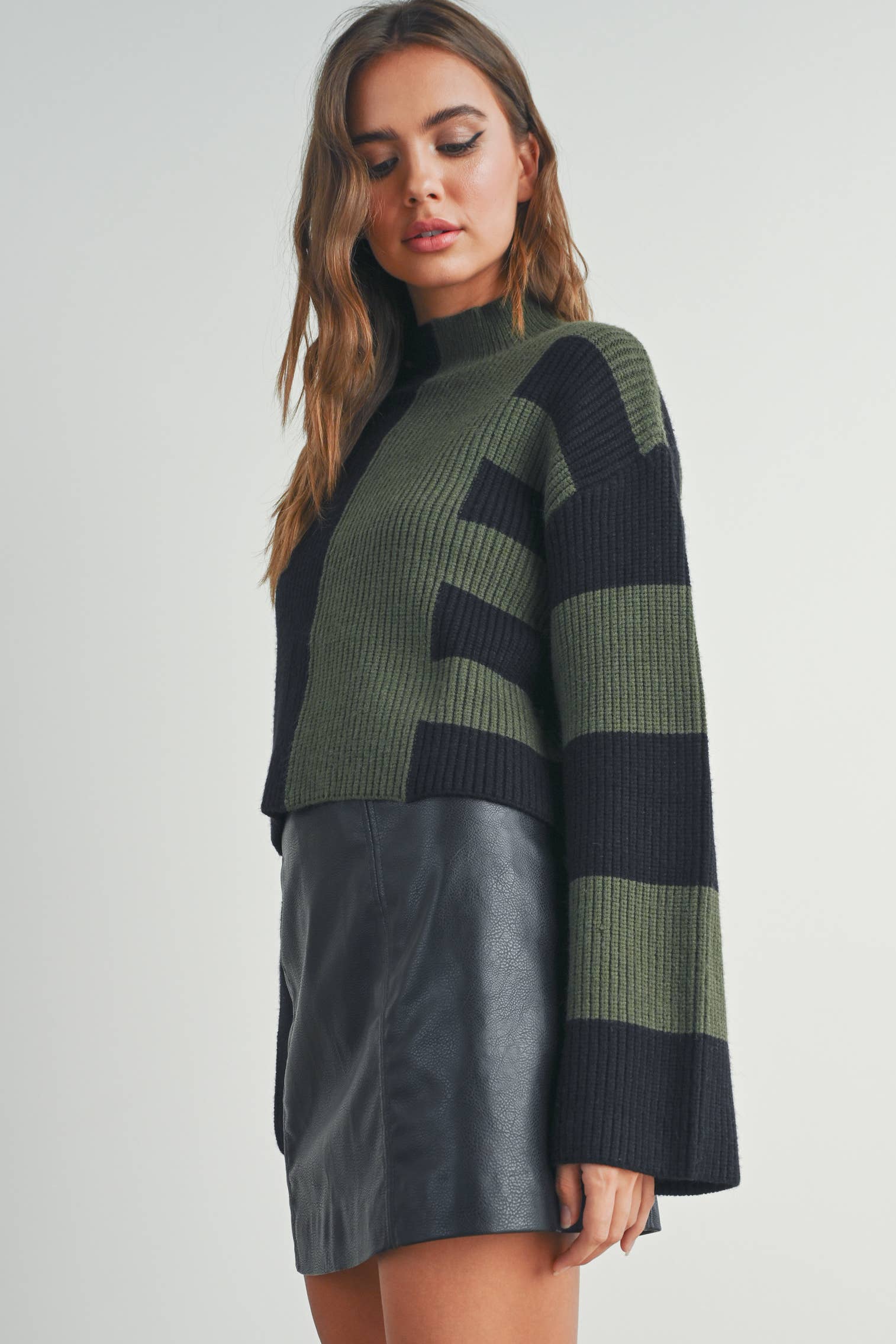 Color Block Mock Turtleneck Sweater - BMW7161