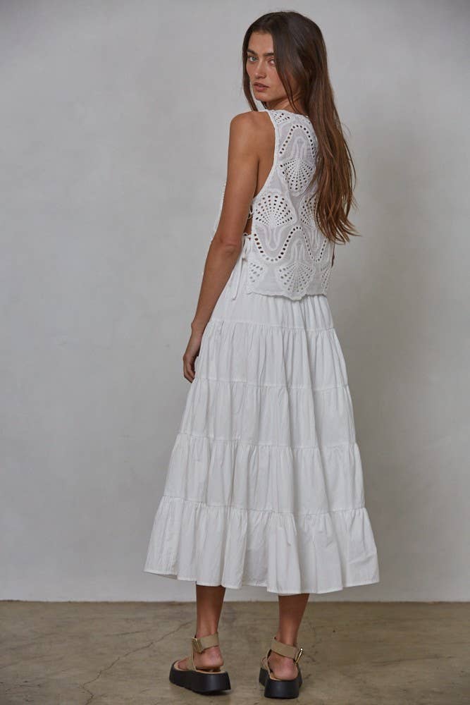 L8290 | Woven Cotton Eyelet Round Neck Sleeveless Top