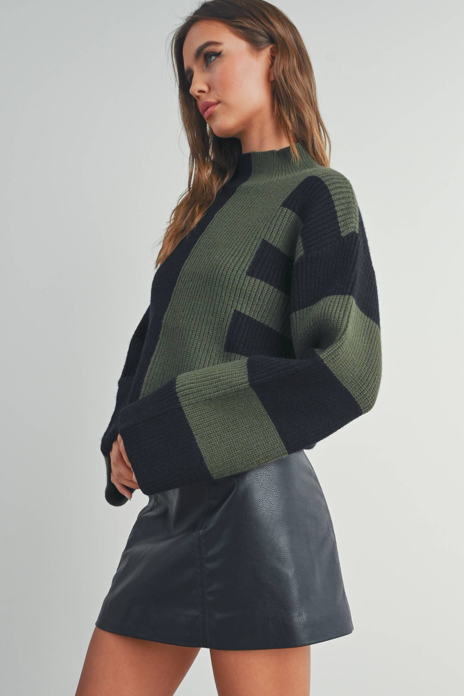Color Block Mock Turtleneck Sweater - BMW7161